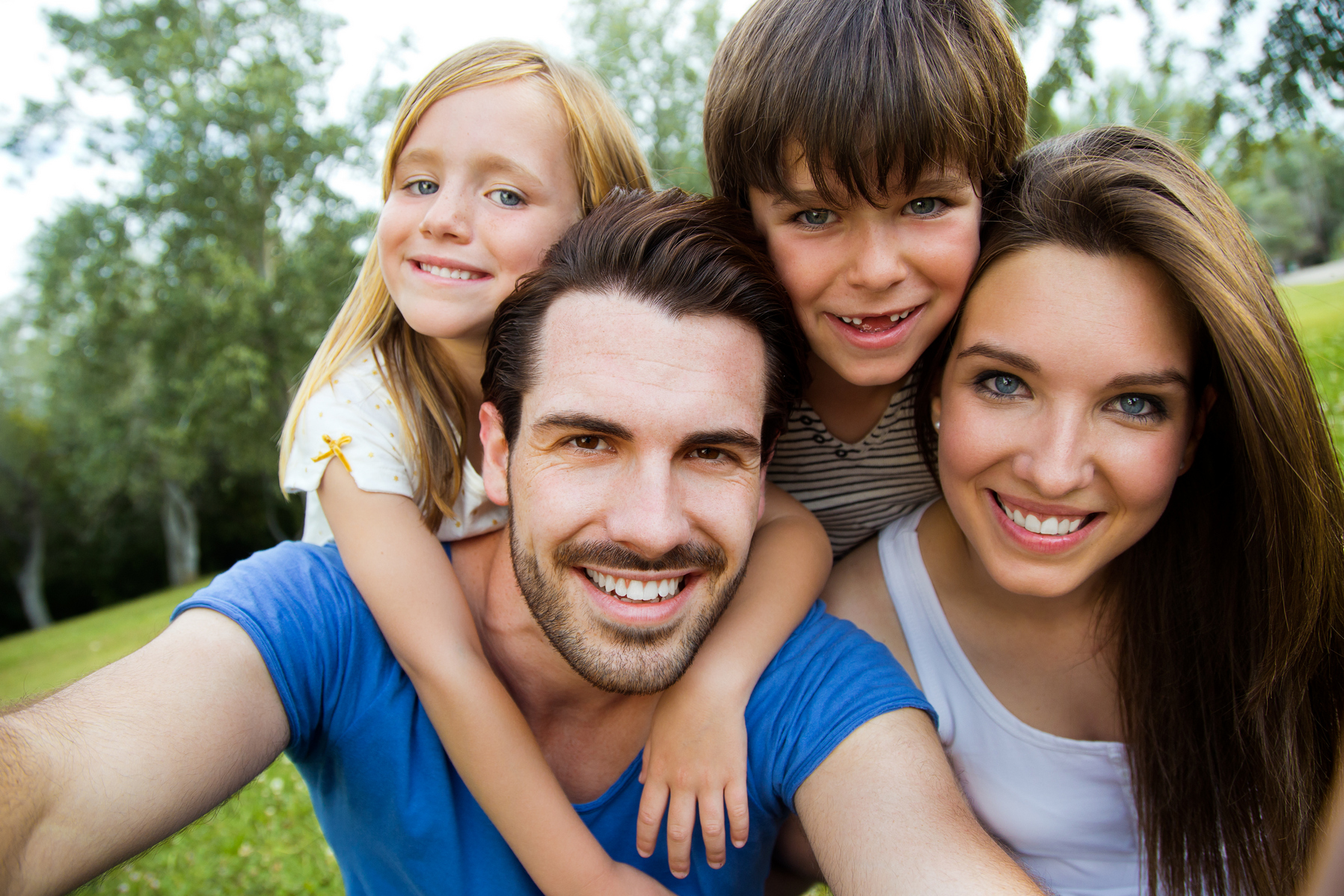 family smiling kids smiling image